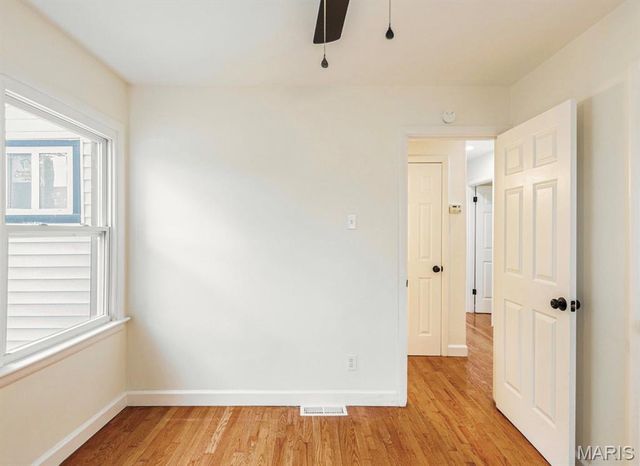 9807 Eastdell Dr, St Louis, MO 63136