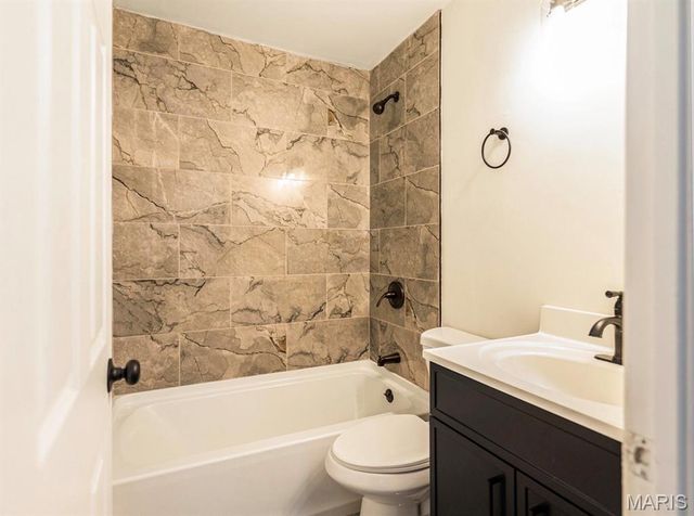 9807 Eastdell Dr, St Louis, MO 63136