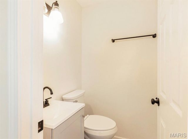 9807 Eastdell Dr, St Louis, MO 63136