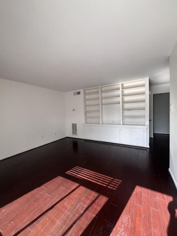 5123 Del Monte Drive 1, Houston, TX 77056