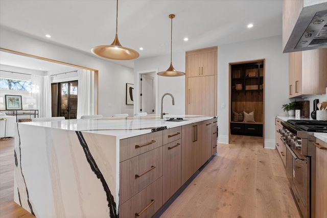 822 Sutton Hill Rd, Nashville, TN 37204