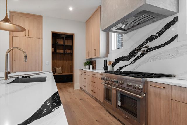 822 Sutton Hill Rd, Nashville, TN 37204