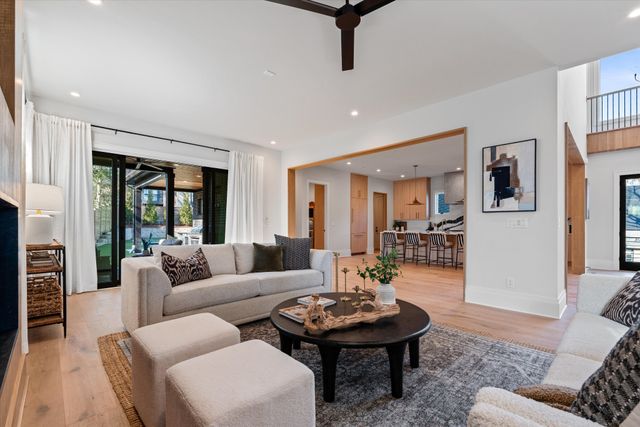 822 Sutton Hill Rd, Nashville, TN 37204