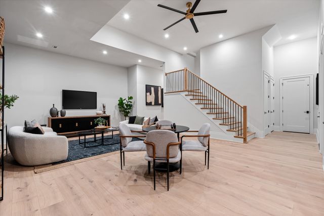 822 Sutton Hill Rd, Nashville, TN 37204