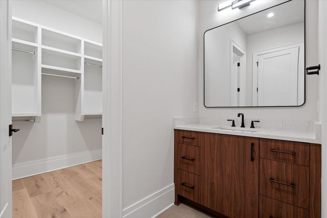 822 Sutton Hill Rd, Nashville, TN 37204