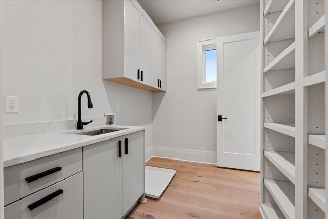 822 Sutton Hill Rd, Nashville, TN 37204