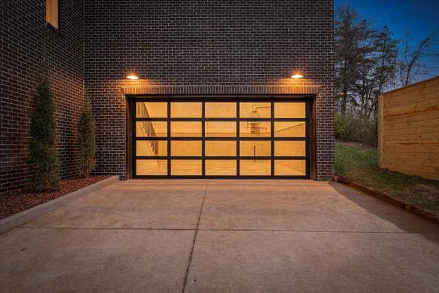 822 Sutton Hill Rd, Nashville, TN 37204