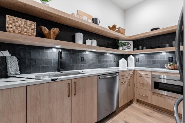 822 Sutton Hill Rd, Nashville, TN 37204