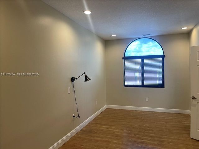 9265 NW 16th St, Pembroke Pines, FL 33024