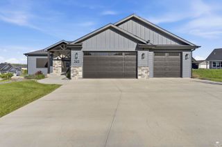 3911 Travers Circle, Manhattan, KS 66503