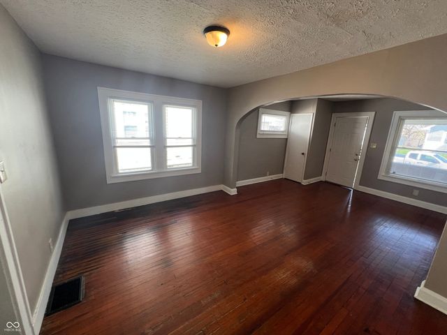 896 N Gladstone Avenue, Indianapolis, IN 46201