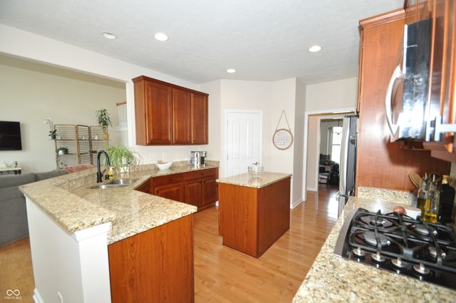 4620 Pebblepointe Pass, Zionsville, IN 46077