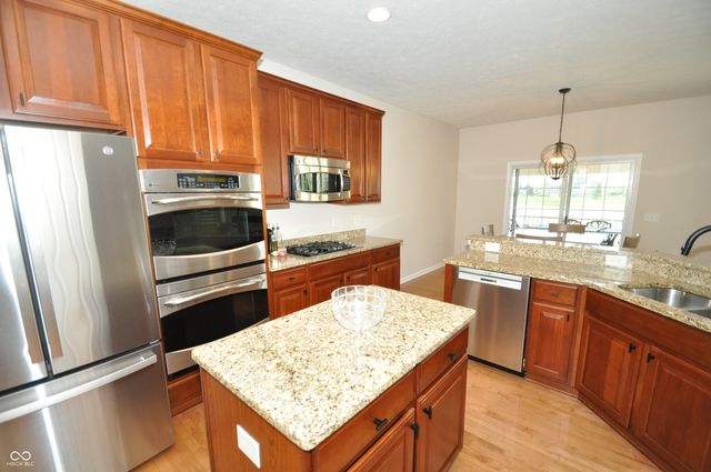 4620 Pebblepointe Pass, Zionsville, IN 46077