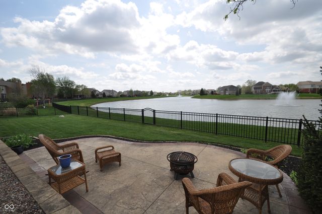 4620 Pebblepointe Pass, Zionsville, IN 46077