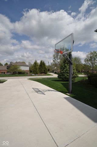 4620 Pebblepointe Pass, Zionsville, IN 46077
