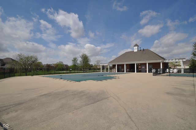 4620 Pebblepointe Pass, Zionsville, IN 46077