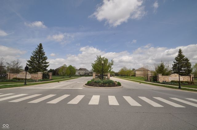4620 Pebblepointe Pass, Zionsville, IN 46077