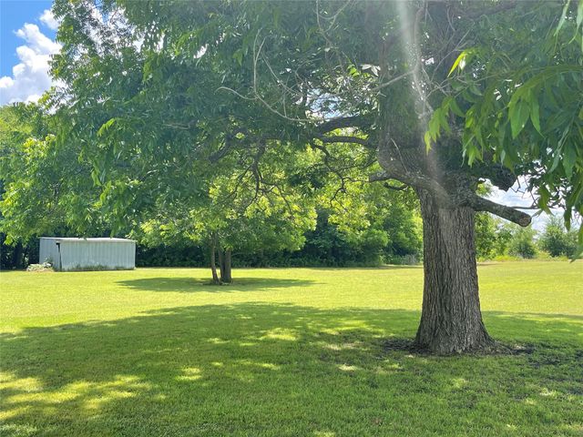 3881 Fm 815, Leonard, TX 75452