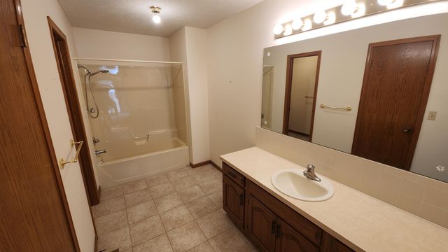 839B Fairdale Rd, Salina, KS 67401