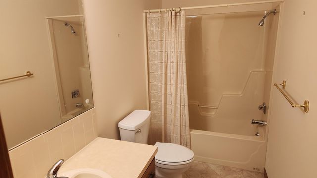 839B Fairdale Rd, Salina, KS 67401