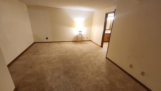 839B Fairdale Rd, Salina, KS 67401