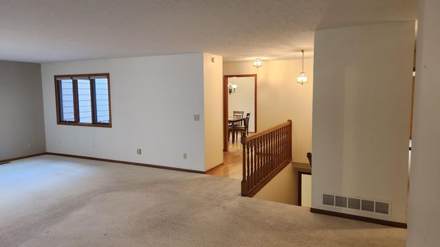 839B Fairdale Rd, Salina, KS 67401