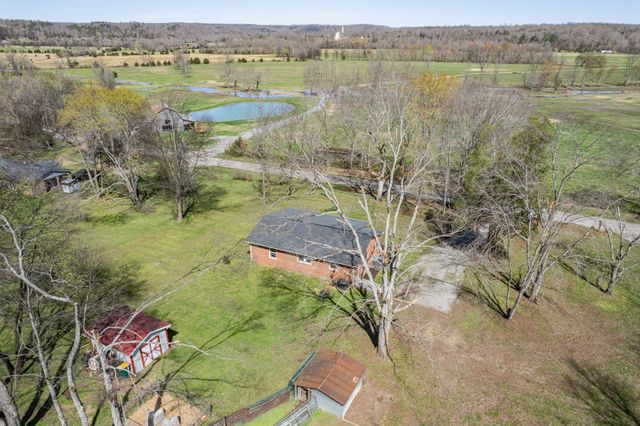 755 Briar Pond Rd, Centerville, TN 37033