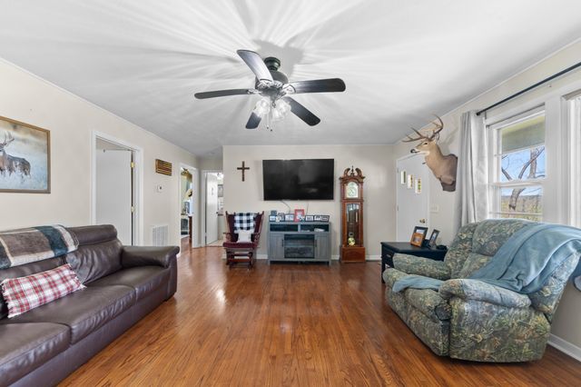 755 Briar Pond Rd, Centerville, TN 37033