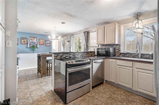 5147 Broadway Avenue NE, Louisville, OH 44641
