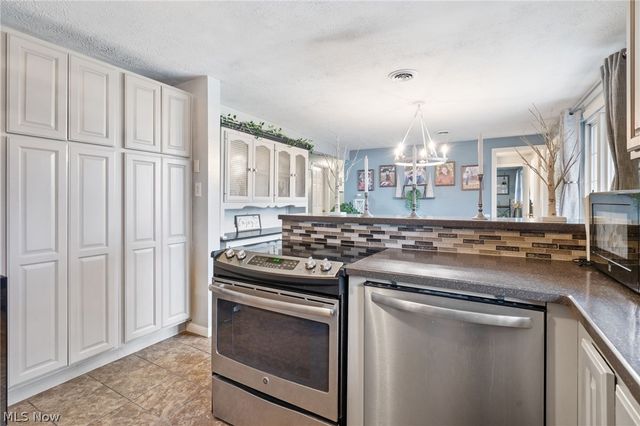 5147 Broadway Avenue NE, Louisville, OH 44641