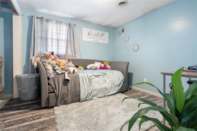 5147 Broadway Avenue NE, Louisville, OH 44641