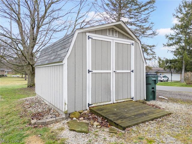 5147 Broadway Avenue NE, Louisville, OH 44641