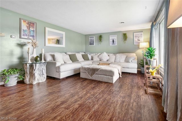 5147 Broadway Avenue NE, Louisville, OH 44641