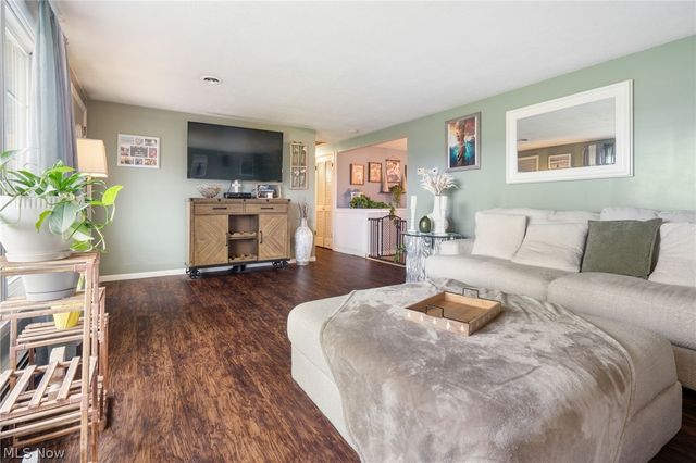 5147 Broadway Avenue NE, Louisville, OH 44641