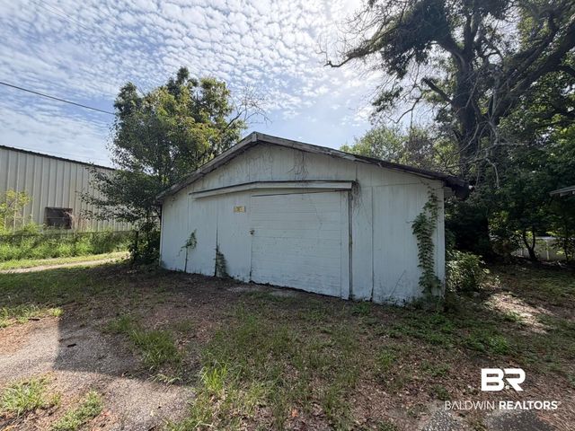 158 3rd Avenue, Chickasaw, AL 36611