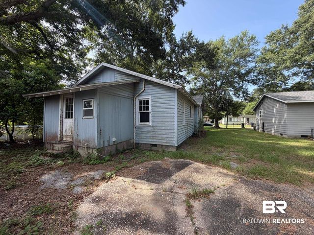 158 3rd Avenue, Chickasaw, AL 36611
