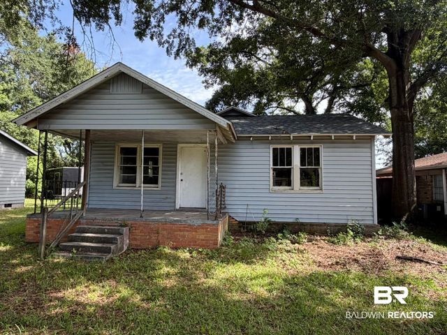 158 3rd Avenue, Chickasaw, AL 36611
