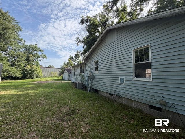 158 3rd Avenue, Chickasaw, AL 36611