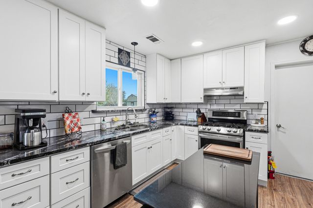 6109 Alvis Circle SW, Albuquerque, NM 87105