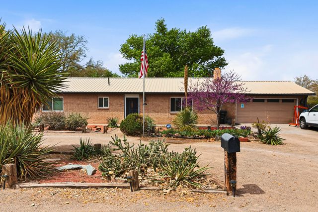 6109 Alvis Circle SW, Albuquerque, NM 87105