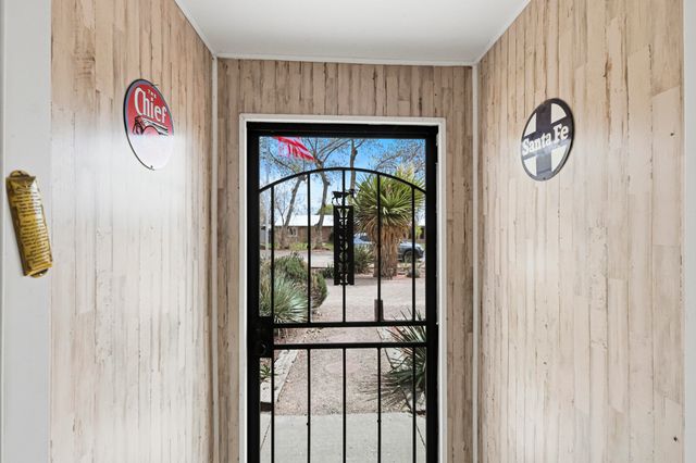 6109 Alvis Circle SW, Albuquerque, NM 87105