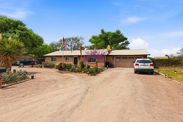 6109 Alvis Circle SW, Albuquerque, NM 87105