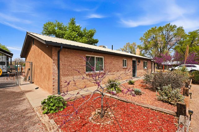 6109 Alvis Circle SW, Albuquerque, NM 87105