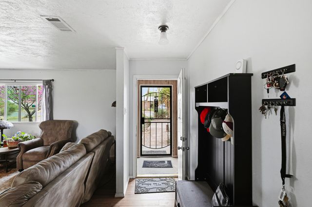 6109 Alvis Circle SW, Albuquerque, NM 87105