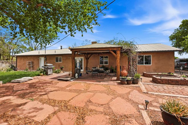 6109 Alvis Circle SW, Albuquerque, NM 87105