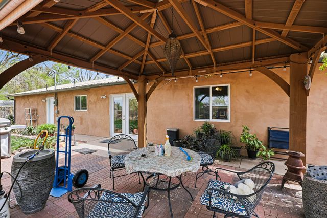 6109 Alvis Circle SW, Albuquerque, NM 87105