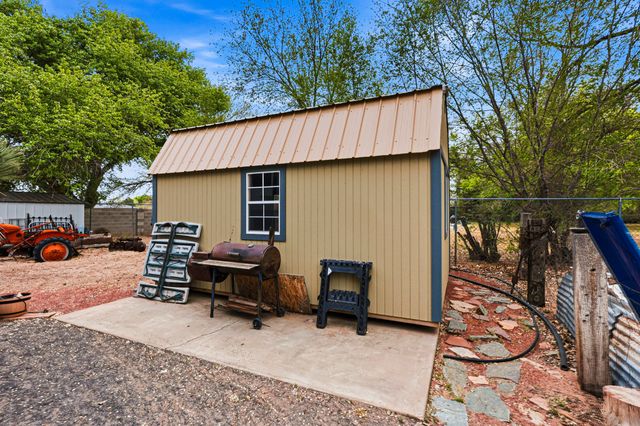 6109 Alvis Circle SW, Albuquerque, NM 87105