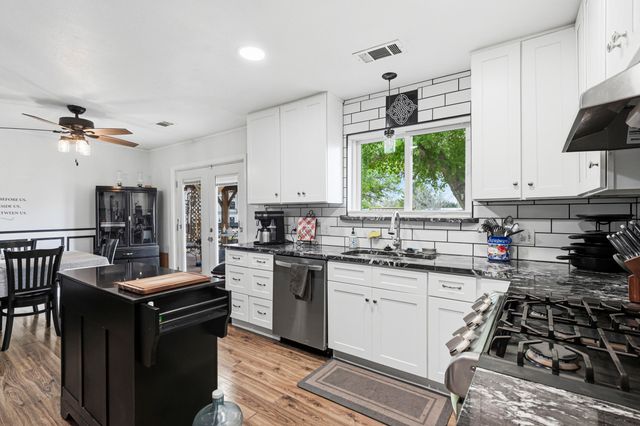 6109 Alvis Circle SW, Albuquerque, NM 87105
