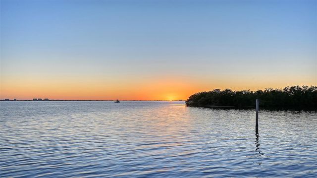 7322 WESTMORELAND DRIVE, Sarasota, FL 34243