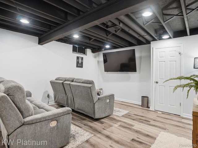 29384 Jennifer, New Baltimore, MI 48051